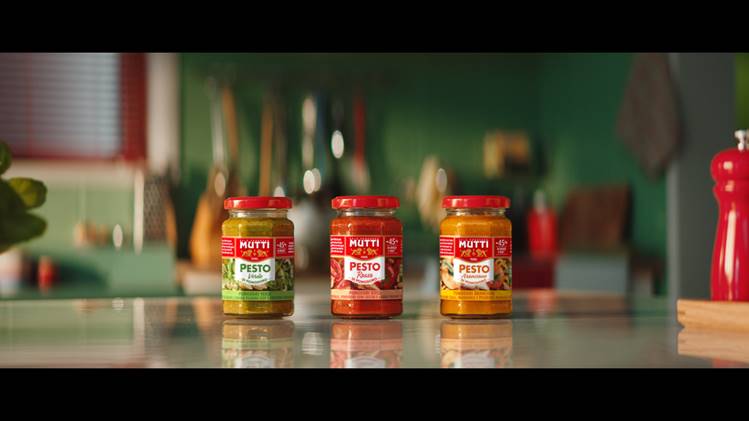  Mutti mette tutti d’accordo con i nuovi Pesti di Pomodoro  La campagna, ideata da McCann, ci racconta di questi nuovi e preziosi alleati in cucina